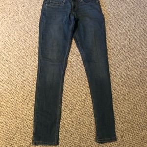 Medium wash Levi Skinny Jeans!